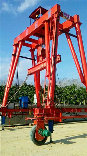 輪胎式起重機(jī)